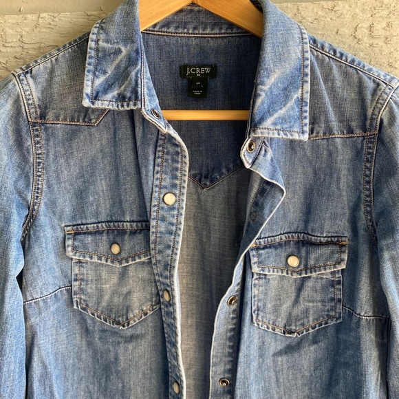 j crew | denim shirt | medium wash | size XS - Picture 2 of 9